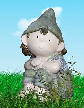 garden-gnome-in-grass